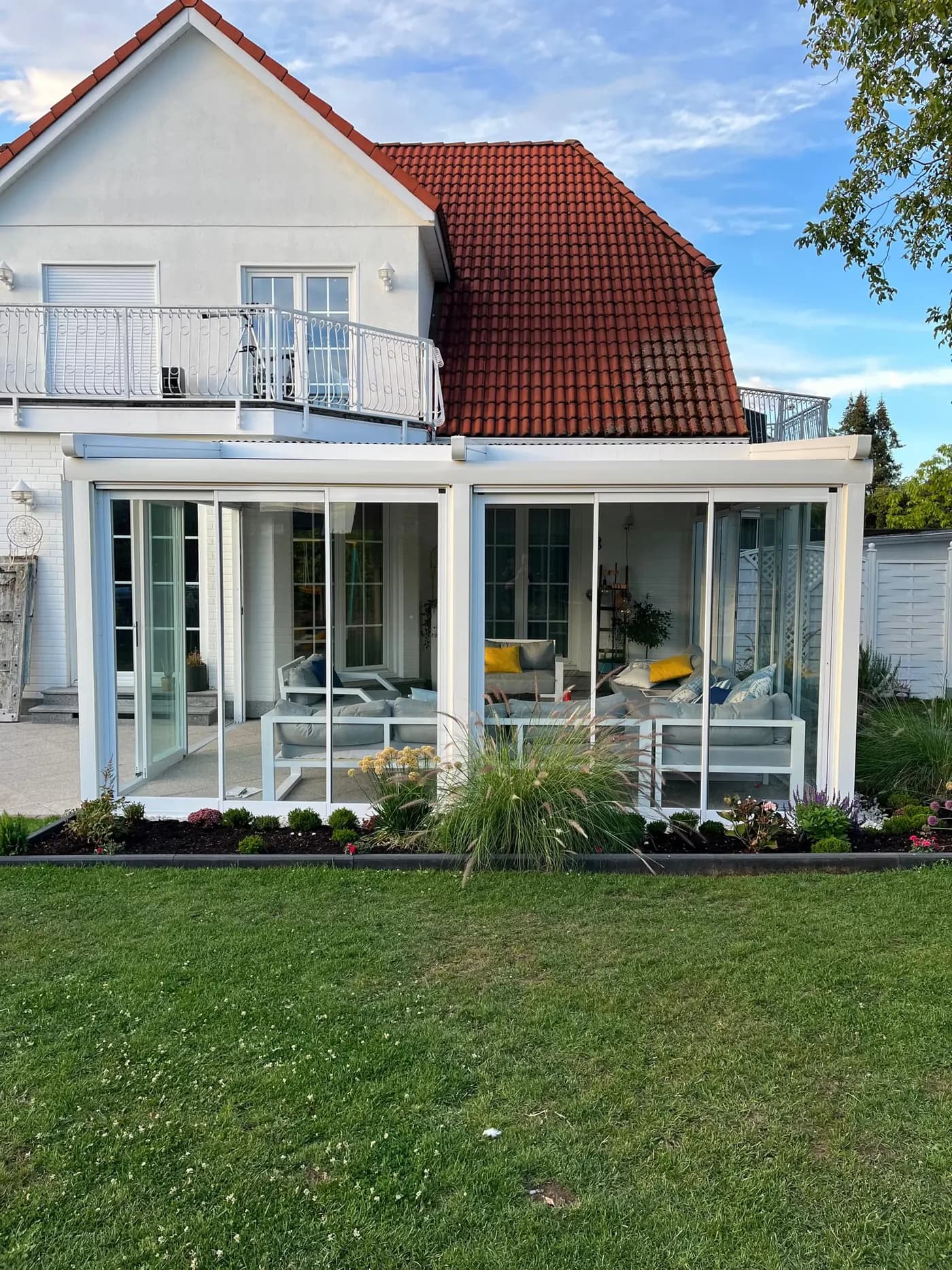 Pergola Tente + Sürme Cam uygulaması. Frankfurt, Almanya
