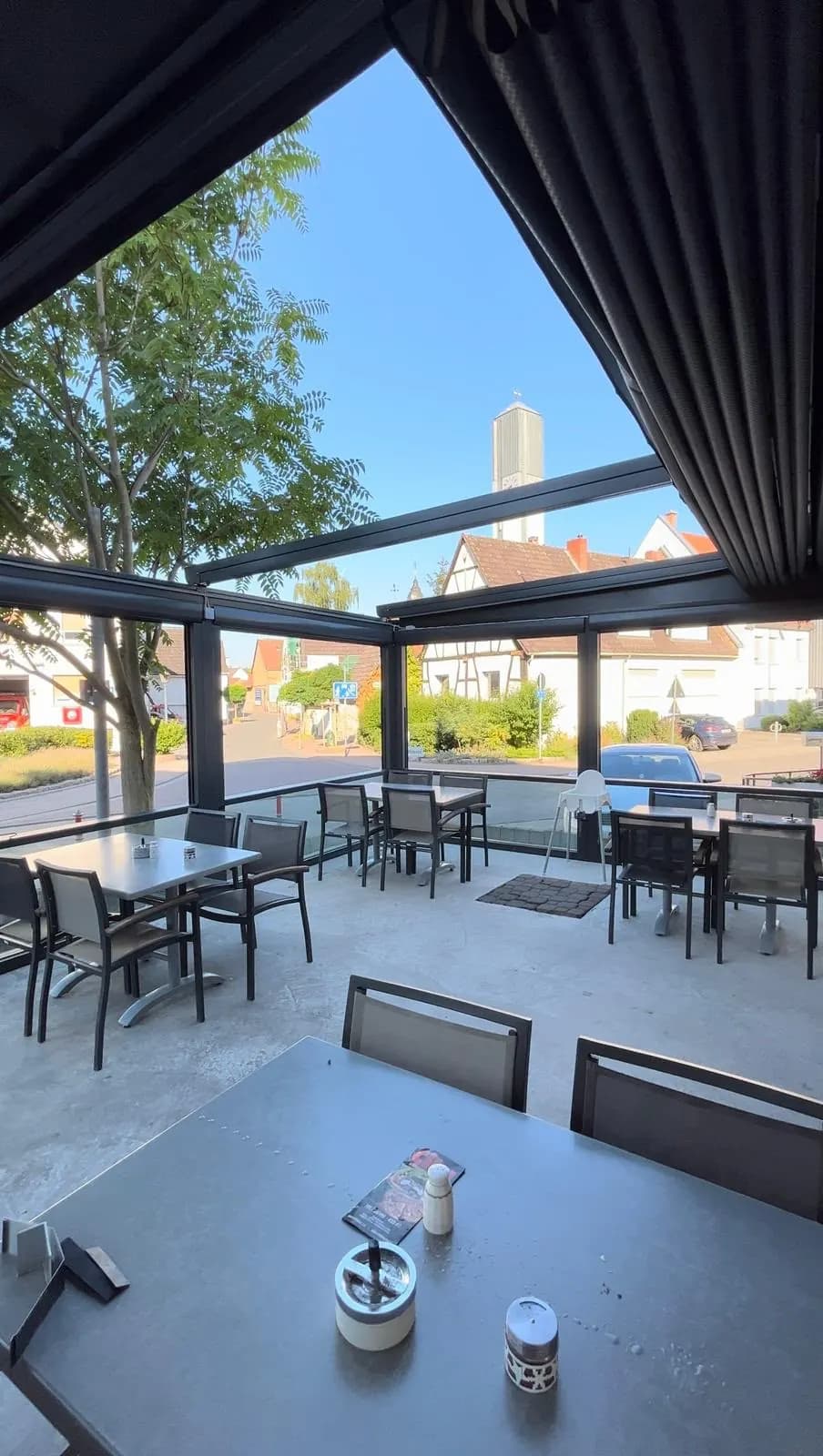 Pergola Tente + Giyotin Cam uygulaması. Schwalbach, Almanya