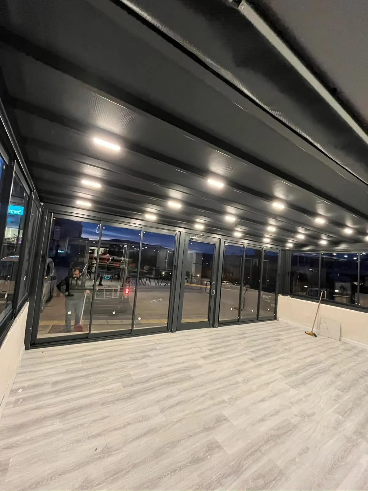 Pergola Tente + Sürme Cam uygulaması. Yaşamkent, Ankara